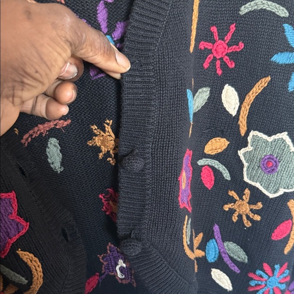 Colorful Floral Embroidered Women's Cardigan M/L Missing 1 Button - Picture 7 of 12